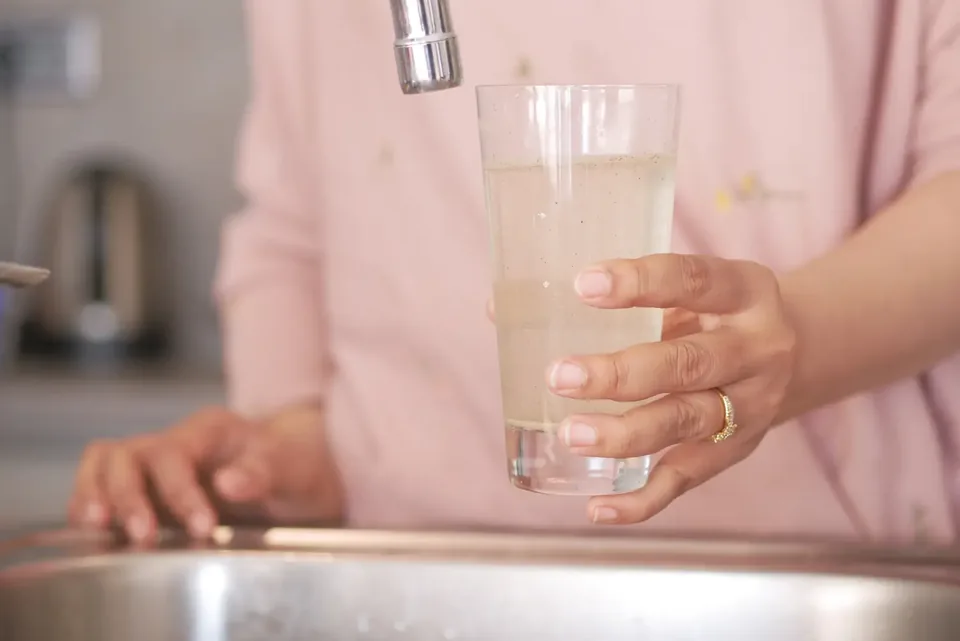 acqua marrone rubinetto 2